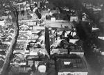 Widok z lotu ptaka czci miasta z kocioem ewangelickim na grze po lewej - zdjcie z lat 1942 - 1944